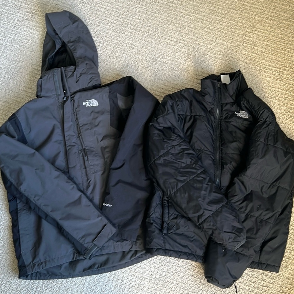NorthFace Men’s 3 in 1 coat. Gray/Blk, Sz S, Waterproof shell detachable puffer